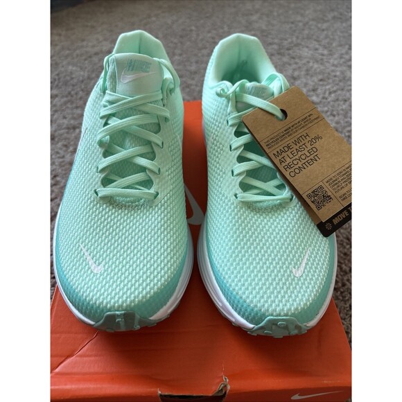 Nike Revolution 8 Shoes women size 9.5 Running Mint Foam blue green Turquoise